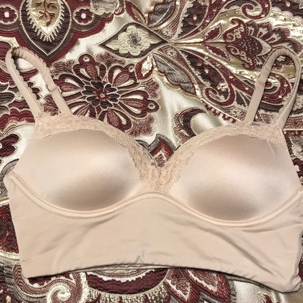 Victoria’s Secret padded no wire  bra size 32B